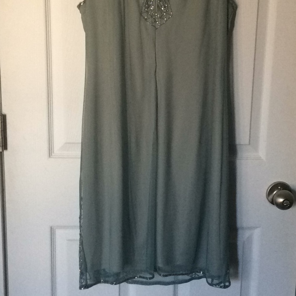 Dazzling Dress - Picture 6 of 6